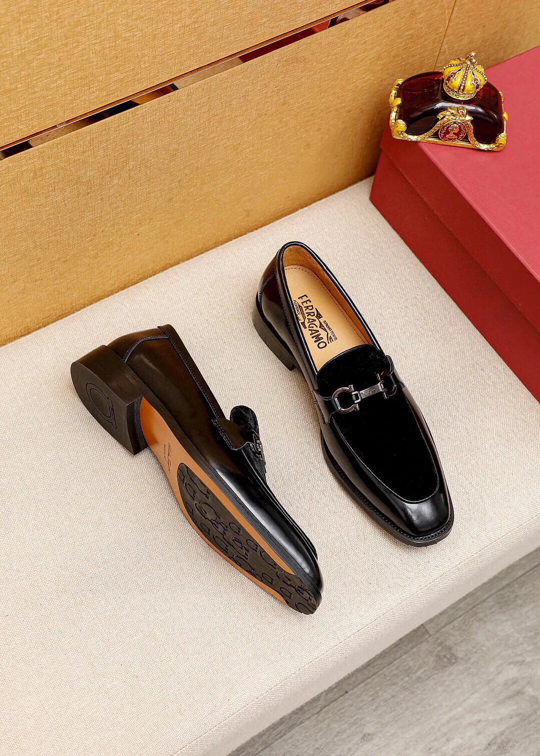 Men's shoes 💰460 💐 Product trademark: Ferragamo "Ferragamo" casual leather shoes Regular size: 38-44 (45.46.47🉑️Customized) Product materials: Selected imported top-layer high mercerized calfskin upper + luxury hardware buckle, imported water-dyed cow leather lining. Strong three-dimensional visual effect, rubber outsole Color: 2⃣️colors available